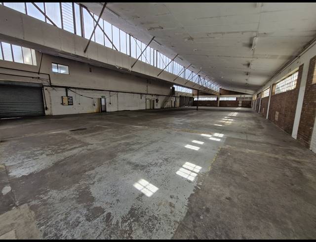1,563M² WAREHOUSE TO LET IN BENROSE
